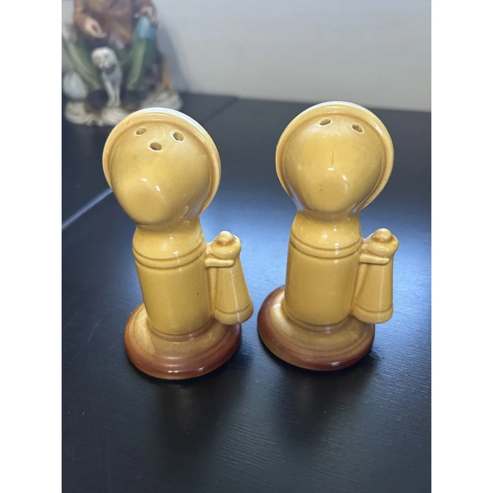 Vintage Knott's Berry Farm Telephone Salt Pepper Shakers Yellow Brown Set